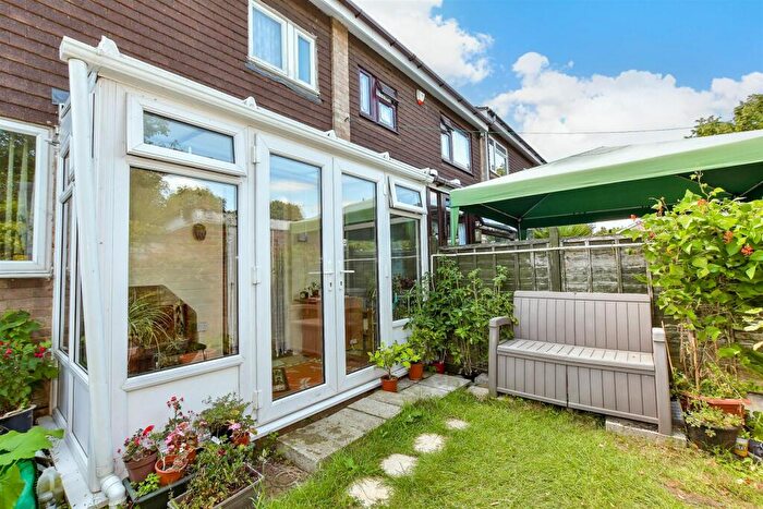 3 Bedroom End Of Terrace House For Sale In Elmhurst Drive, Hornchurch, Essex, RM11