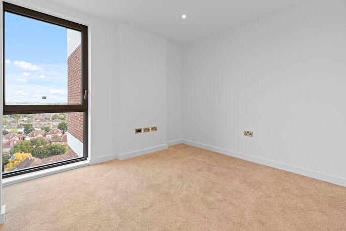 1 Bedroom Flat To Rent In Orla Lodge Penthouse, Harrow, HA1