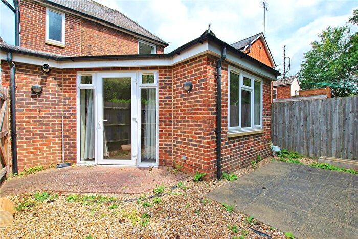 Apartment To Rent In Farnham Road, Guildford, Surrey, GU2