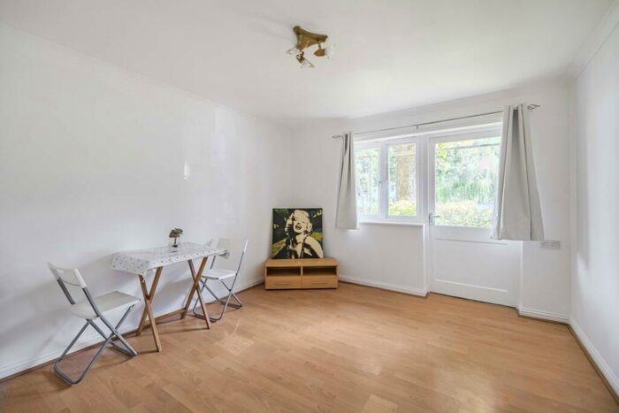 1 Bedroom Flat To Rent In Semley Gate London, E9