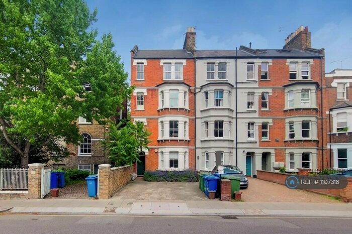 2 Bedroom Flat To Rent In Kennington Park Place, London, SE11