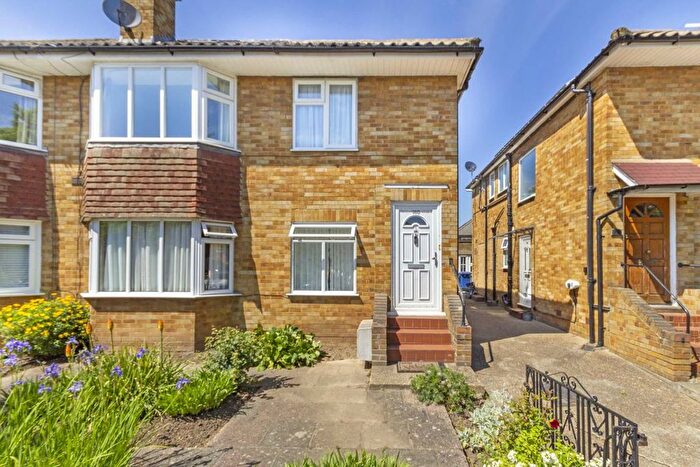 3 Bedroom Flat To Rent In Webster Gardens, London, W5