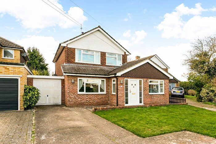 4 Bedroom Detached House To Rent In The Warren, Chesham, HP5