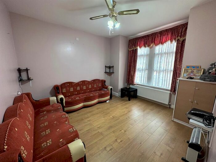 4 Bedroom End Of Terrace House To Rent In Hambrough Road, Southall, UB1