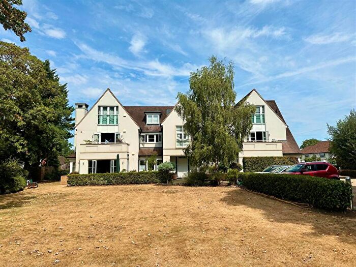2 Bedroom Apartment For Sale In Westbourne Place, Farnham, GU9