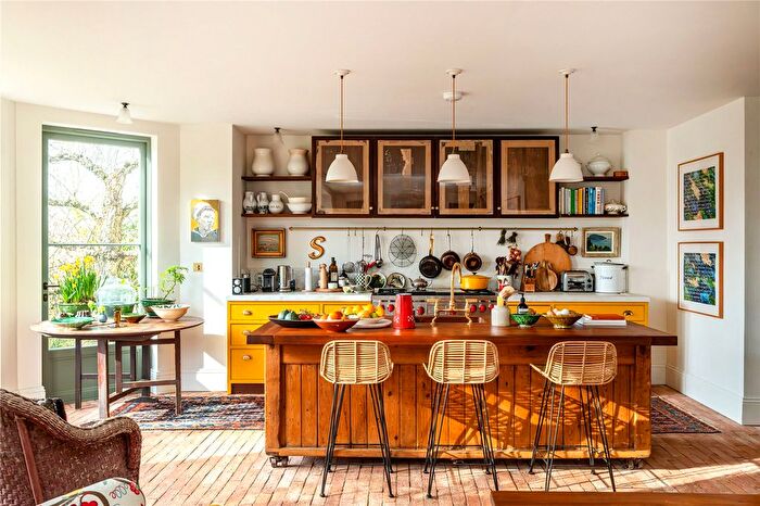 4 Bedroom Maisonette To Rent In Lansdowne Road, Notting Hill, London, W11