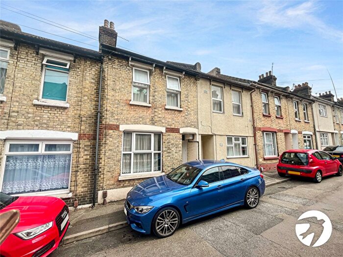 3 Bedroom Terraced House To Rent In Ingle Road, Chatham, Kent, ME4