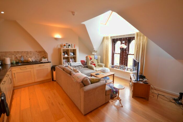 2 Bedroom Flat To Rent In Park View House, Ninian Road, Roath, CF23