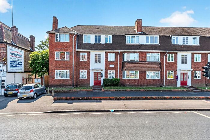 2 Bedroom Flat For Sale In Central Gardens, Morden, SM4