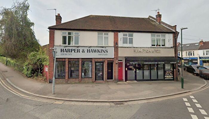 1 Bedroom Flat For Sale In Station Approach, Hampton, TW12