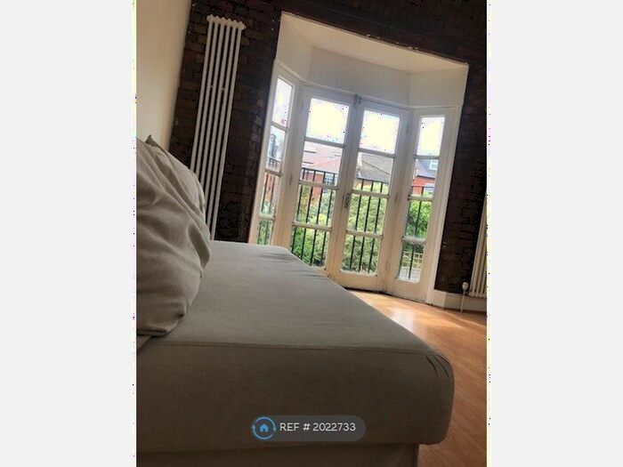 3 Bedroom Flat To Rent In Berkeley Road, London, N8