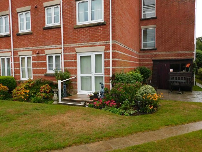 1 Bedroom Flat For Sale In Regency Crescent, Christchurch, BH23