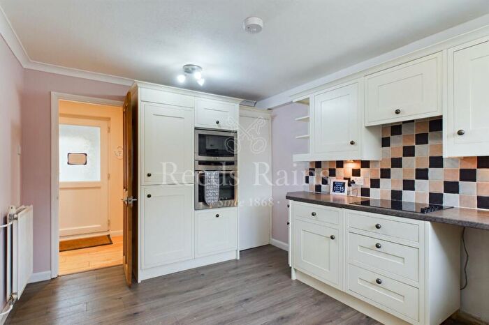 3 Bedroom Semi-Detached House To Rent In Meadow Walk, Dartford, Kent, DA2