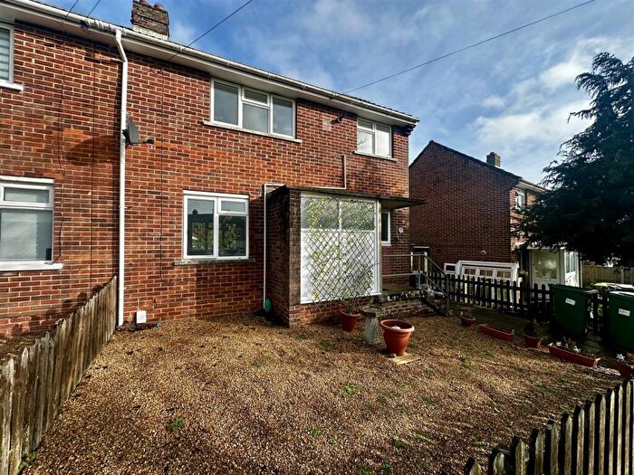 3 Bedroom Semi Detached House To Rent In Southampton Hill, Fareham, PO14
