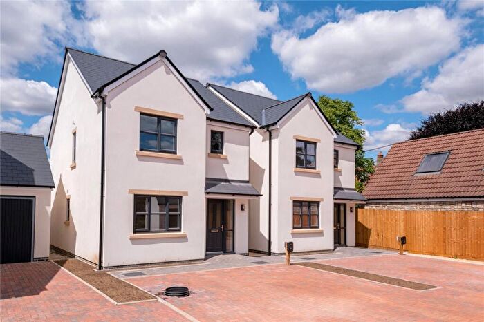 3 Bedroom Detached House For Sale In The Robins, Frome, BA11