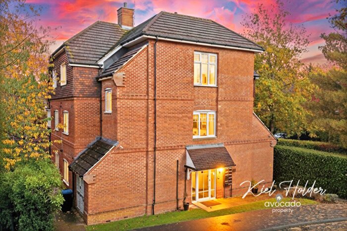 2 Bedroom Flat For Sale In Ashdene Gardens, Reading, Berkshire, RG30