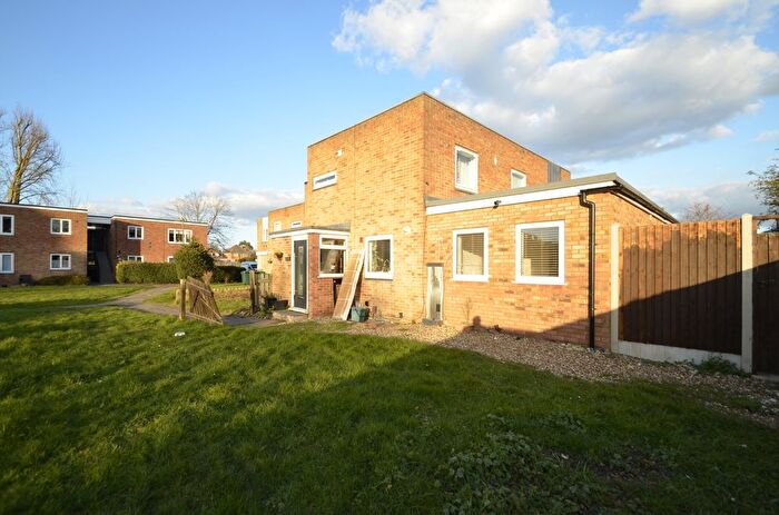 1 Bedroom Flat To Rent In Hadfield Road, Stanwell, Staines, TW19