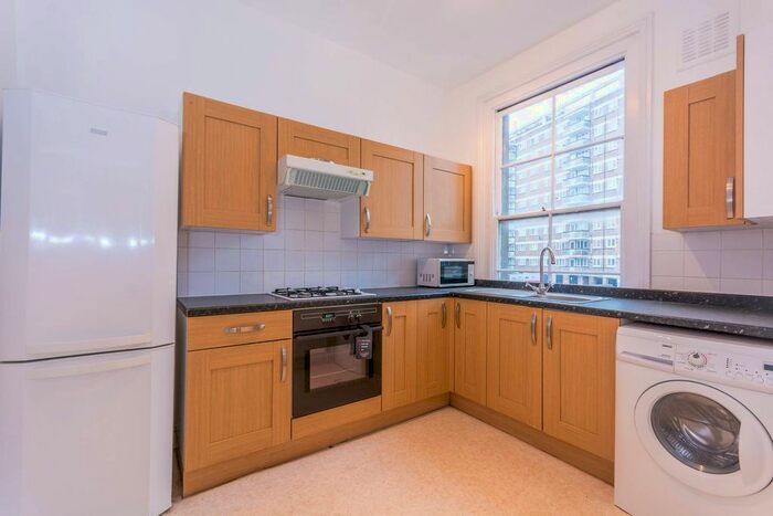 2 Bedroom Flat To Rent In Southgate Road, Islington, London, N1