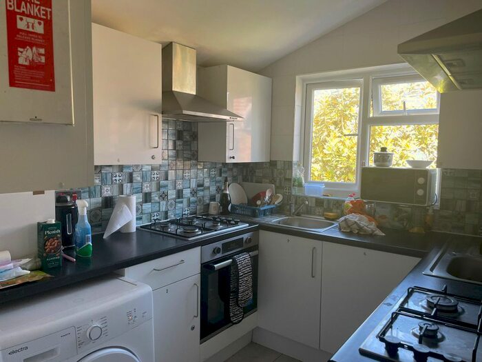 6 Bedroom Flat To Rent In Netherwood Road, Brook Green, London, W14