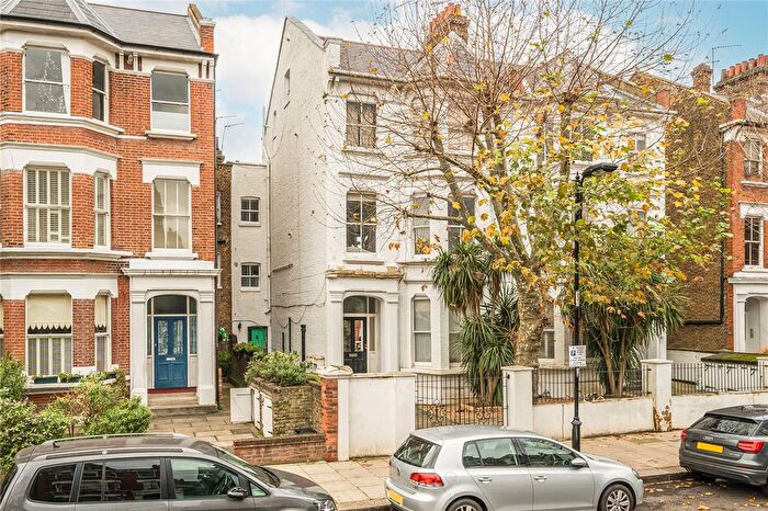 4 Bedroom Flat To Rent In St. Quintin Avenue, London, W10