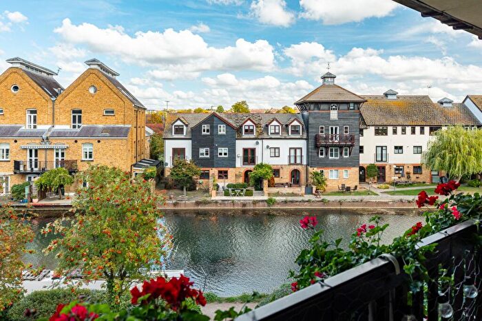 2 Bedroom Flat For Sale In Viaduct Road, Ware, SG12