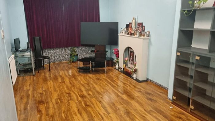 3 Bedroom Semi-Detached House To Rent In Stanfield Road, Southend-On-Sea, SS2