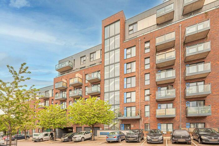 1 Bedroom Flat To Rent In Shearwater Drive, Hendon, London, NW9