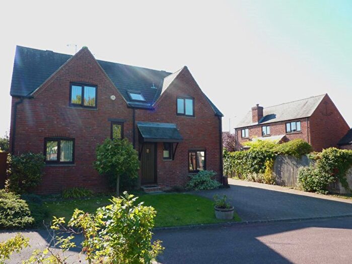 4 Bedroom Property To Rent In Stonecroft Close, Bishops Cleeve, Cheltenham, GL52