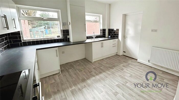 3 Bedroom Flat To Rent In Duchess Street, Shaw, Oldham, OL2