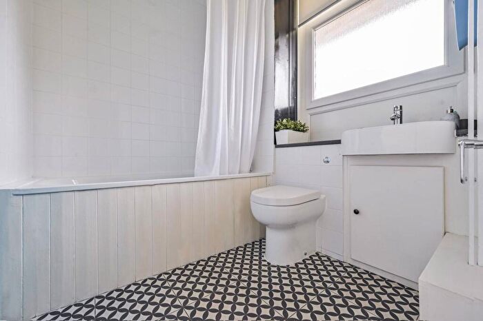 1 Bedroom Flat To Rent In Wenlock Street, Islington, London, N1