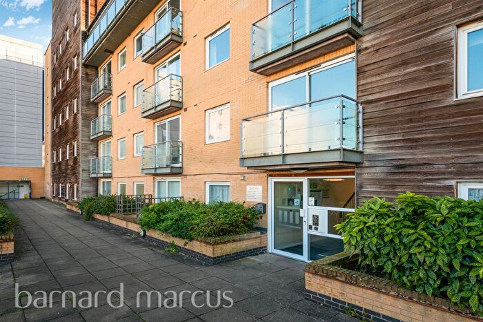 2 Bedroom Flat For Sale In Tilley Road, Feltham, TW13