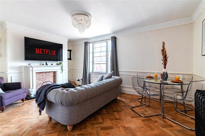 2 Bedroom Maisonette For Sale In Regent Court, Reading, Berkshire, RG1