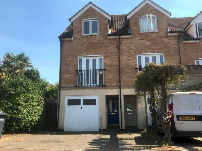 3 Bedroom Town House To Rent In St Katherines Mews, Hampton Hargate, Peterborough, PE7