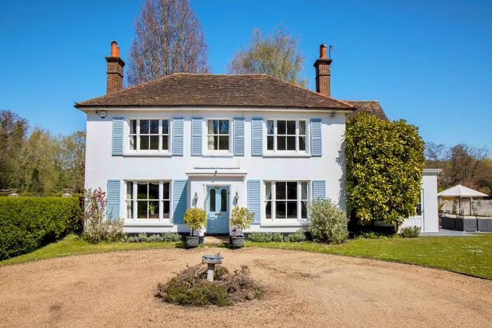 5 Bedroom Detached House To Rent In Bowers Lane, Guildford, Surrey, GU4