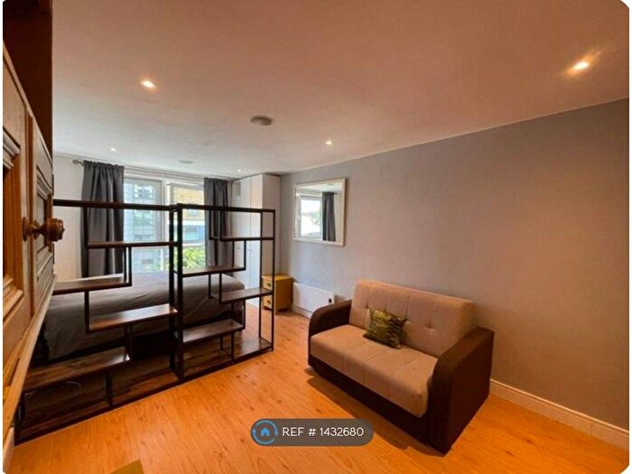 Studio To Rent In Octavia House, Chelsea, London, SW6