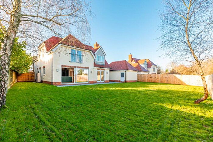 4 Bedroom Detached House For Sale In Newbury Road, Headley, Thatcham, Hampshire, RG19