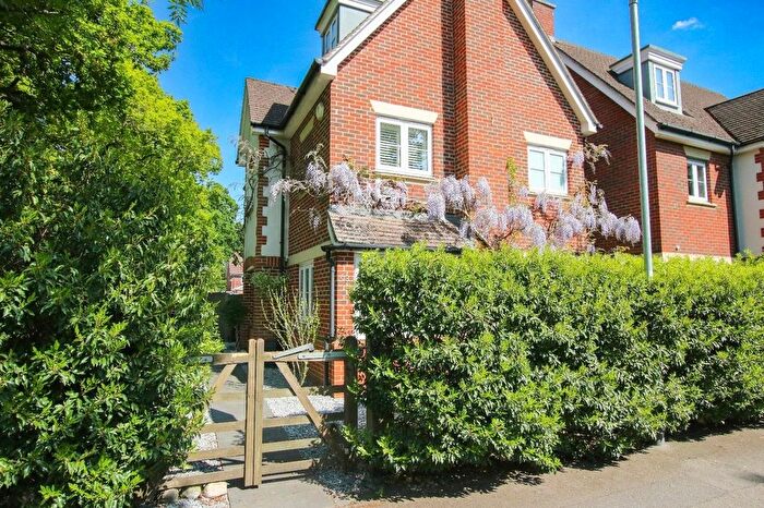 4 Bedroom Detached House For Sale In Keephatch Road, Wokingham, RG40