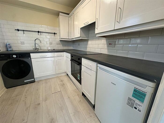 Studio To Rent In Fairbairn Close, Purley, CR8