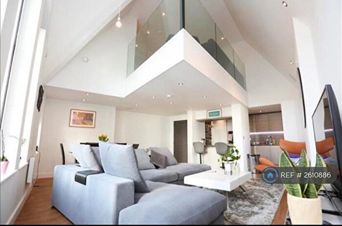 2 Bedroom Penthouse To Rent In Alumni Court, Manchester, M4