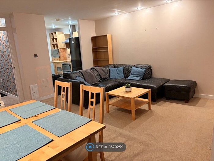 2 Bedroom Flat To Rent In Burlington Street, Manchester, M15