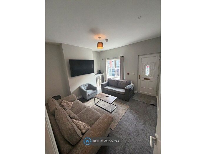3 Bedroom Terraced House To Rent In West St, Castleford, WF10