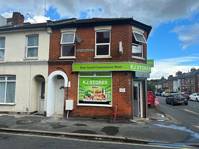 2 Bedroom Flat To Rent In St. Michaels Road, Aldershot, GU12