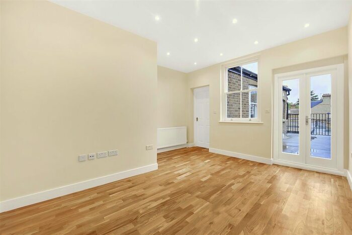2 Bedroom Flat To Rent In King Street, Twickenham, TW1
