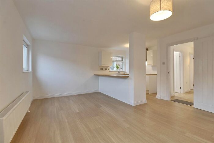 2 Bedroom Flat For Sale In Park Lane, Cosham, PO6