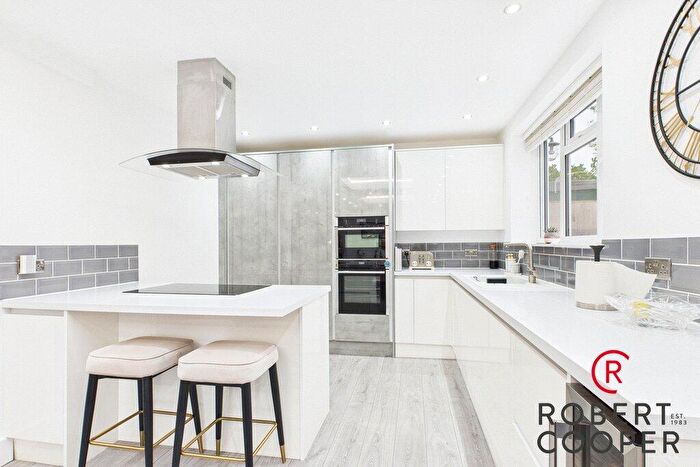 5 Bedroom Semi Detached House To Rent In Edwards Avenue, Ruislip, HA4