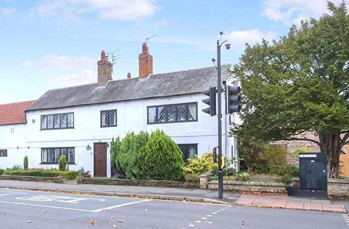 3 Bedroom Semi Detached House For Sale In Tadcaster Road, Dringhouses, York, YO24