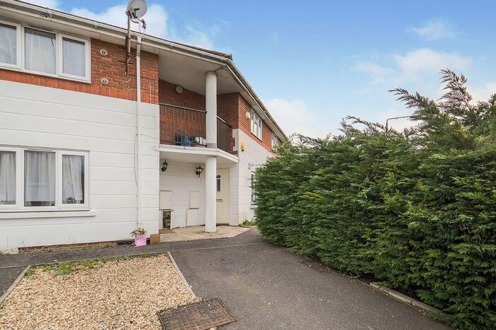 1 Bedroom Terraced House To Rent In Pitfield Crescent, London, SE28