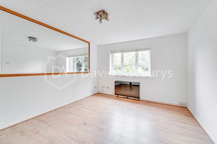 Studio To Rent In Laburnum Close, Friern Barnet, London, N11