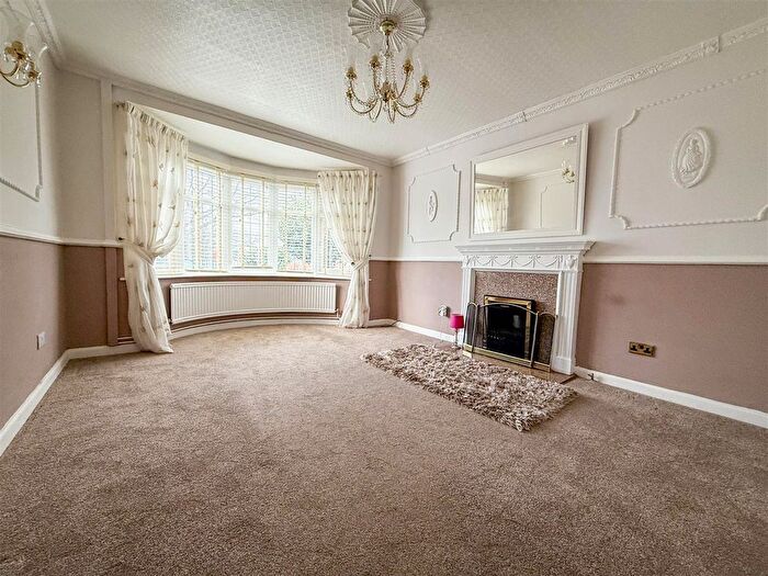 2 Bedroom Detached Bungalow For Sale In Sladburys Lane, Holland-On-Sea, Essex, CO15
