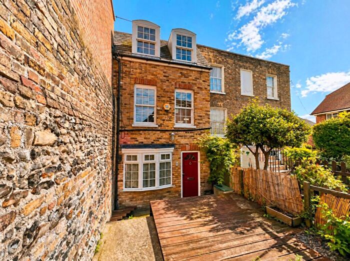1 Bedroom Terraced House For Sale In Vicarage Place, Margate, Kent, CT9